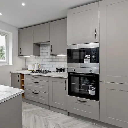 Supreme Luxury Apartment-Close To Airport-Free Parking Luton  Exterior photo