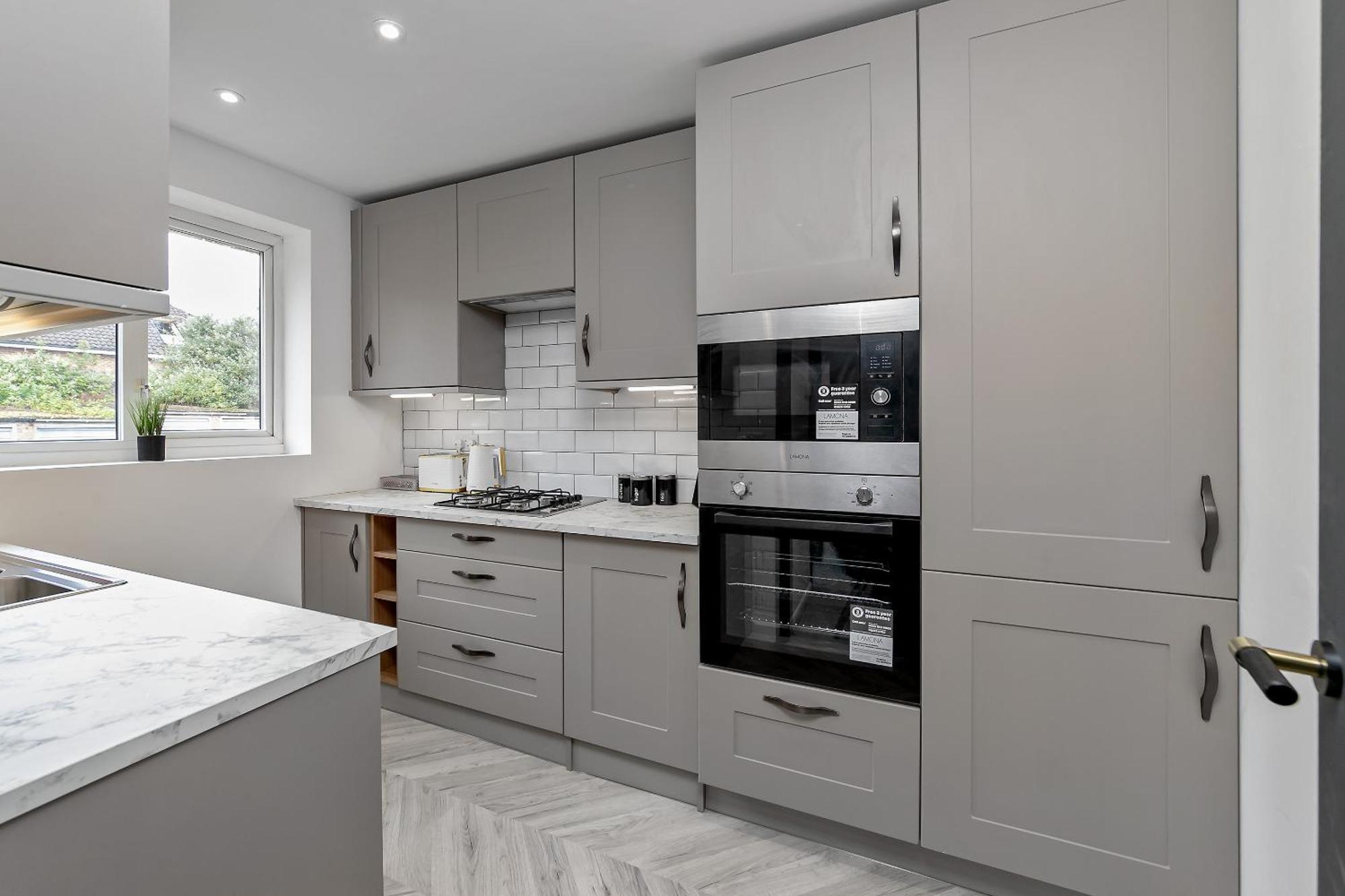 Supreme Luxury Apartment-close To Airport-free Parking Apartment